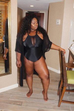 Clady escort girls in Uniondale